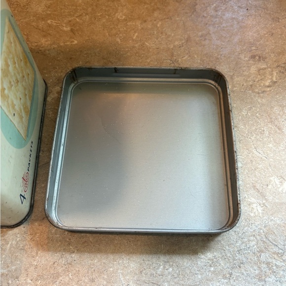 Vintage 1960's Nabisco Saltine Tin English & Spanish - Picture 7 of 10